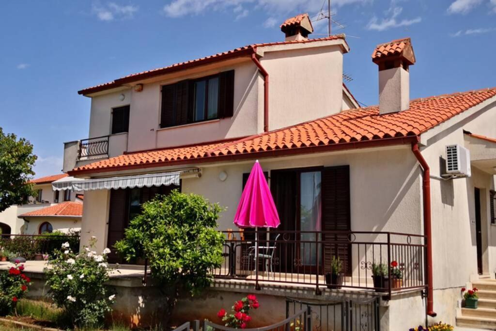 Apartment Vesna For 2, Free Parking And Wi-Fi Pula Luaran gambar