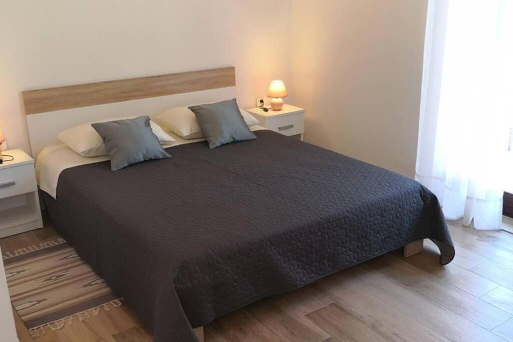 Apartment Vesna For 2, Free Parking And Wi-Fi Pula Luaran gambar