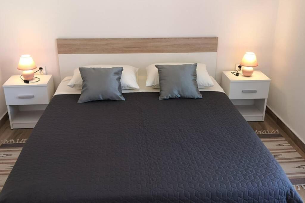 Apartment Vesna For 2, Free Parking And Wi-Fi Pula Luaran gambar