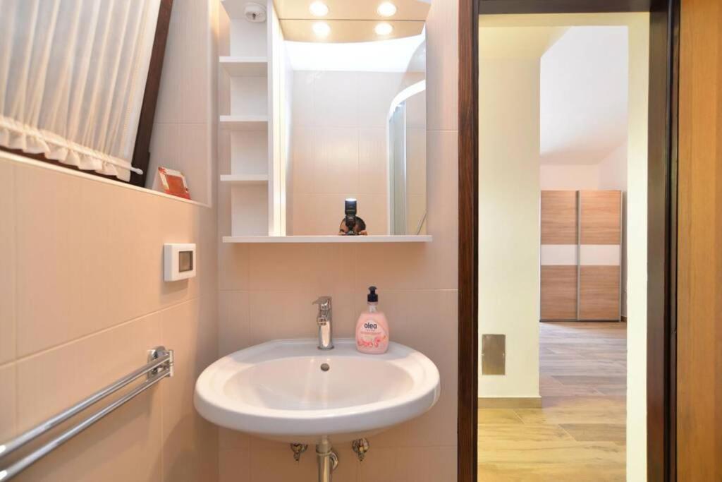 Apartment Vesna For 2, Free Parking And Wi-Fi Pula Luaran gambar