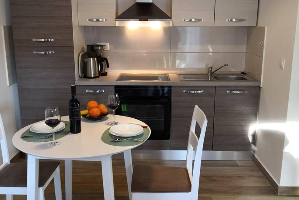 Apartment Vesna For 2, Free Parking And Wi-Fi Pula Luaran gambar