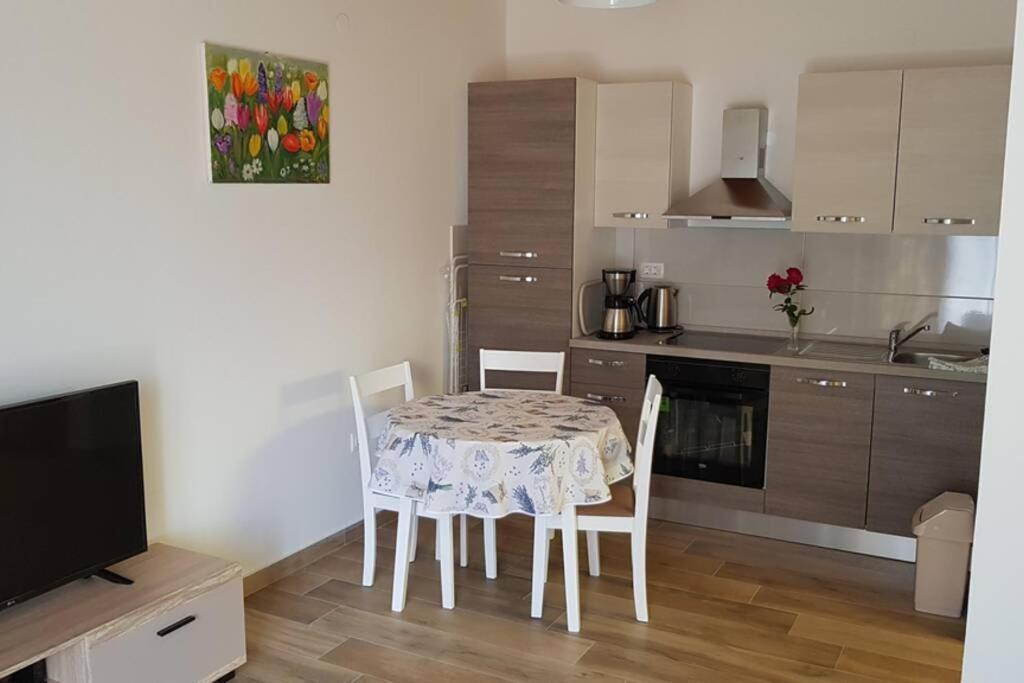 Apartment Vesna For 2, Free Parking And Wi-Fi Pula Luaran gambar