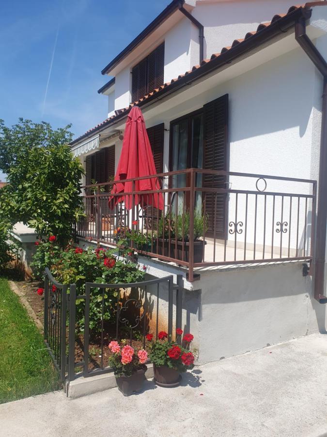 Apartment Vesna For 2, Free Parking And Wi-Fi Pula Luaran gambar