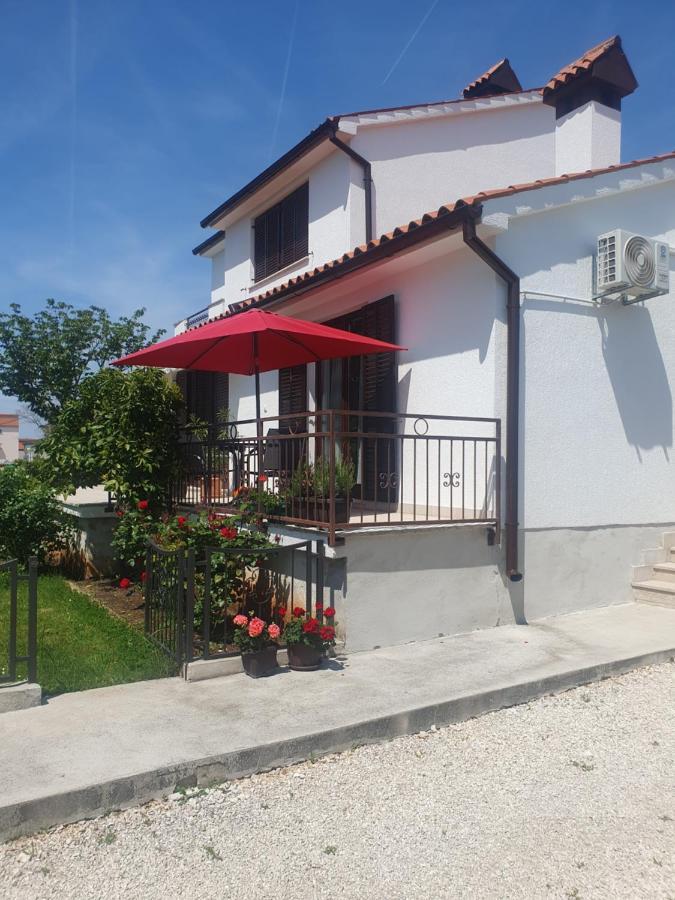 Apartment Vesna For 2, Free Parking And Wi-Fi Pula Luaran gambar